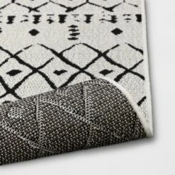 Grace Geometric Indoor/Outdoor Rug Black/White - Project 62™ 10 Grace Geometric Indoor/Outdoor Rug Black/White - Project 62™ -Project 62 GUEST 3edb9d5b 4e23 4b16 9240 bbb38000059e